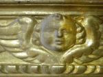 tassello prova di pulitura su cornice dorata a foglia
